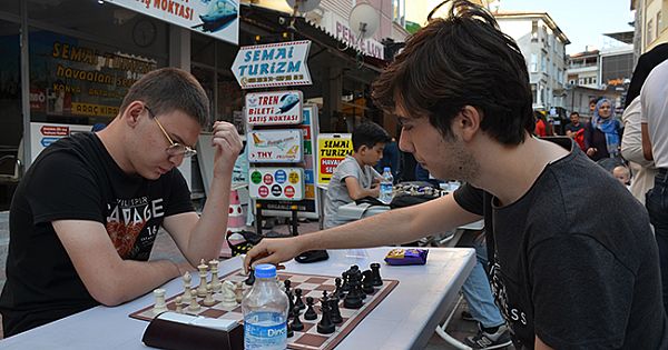 Kültür Sokağında Kıyasıya Mücadele