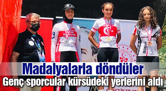 Genç sporcular kürsüdeki yerlerini aldı