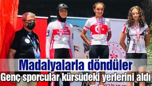 Genç sporcular kürsüdeki yerlerini aldı