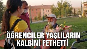 Öğrenciler yaşlıların kalbini fethetti 