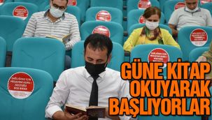 Güne kitap okuyarak başlıyorlar