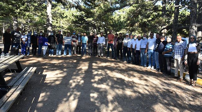İl müdürlüğü çalışanları çevre temizliği yaptı