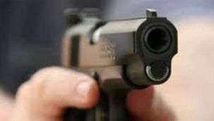 Silahla 2 kişiyi yaralayıp kaçtılar!