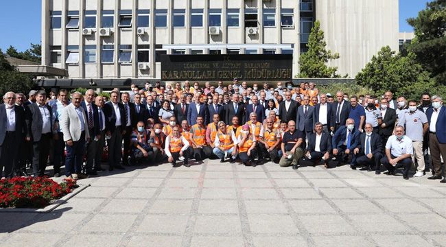 Bakan Bilgin, Karayolları Genel Müdürlüğü ile yapılan toplu iş sözleşmesi imza törenine katıldı