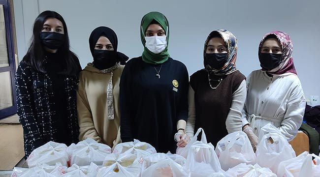 Gönüllü gençler kalplere dokunuyor