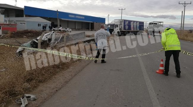 Karaman'da feci kaza! Tır ile kamyonet çarpıştı