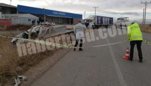 Karaman'da feci kaza! Tır ile kamyonet çarpıştı