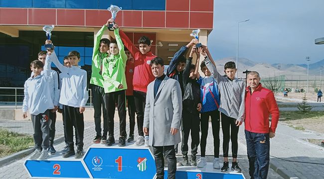 Karamanlı atletler bu kez Niğde'de parladı
