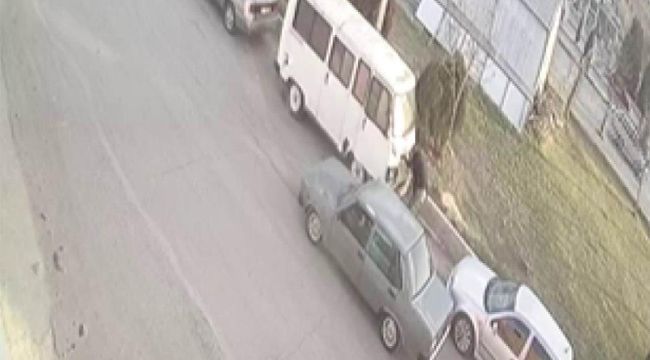 Minibüsün Radyatörünü Çalan Hırsızlar Kamerada