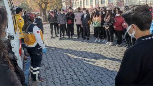 Öğrenciler acil sağlık hizmetleri konusunda bilgilendirildi