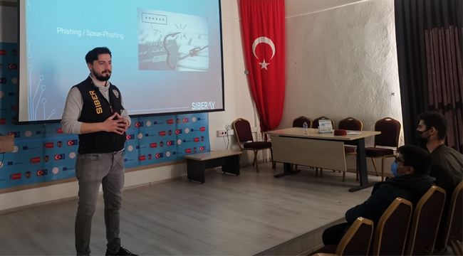 Öğrenciler Siber Suçlara Karşı Bilinçleniyor 