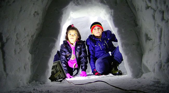 Namaz Vaktini Beklerken Eskimo Evi Yaptılar