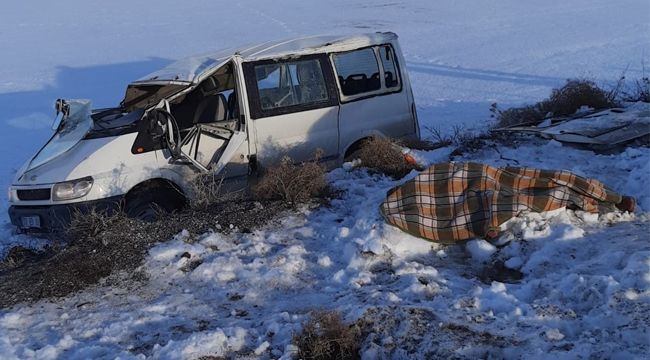 Karaman'da Servis Minibüsü Devrildi: 1 Ölü, 5 Yaralı