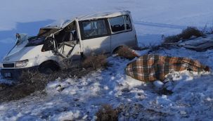 Karaman'da Servis Minibüsü Devrildi: 1 Ölü, 5 Yaralı