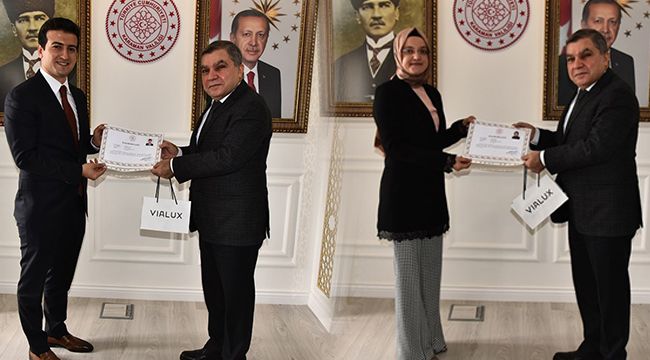 Vali Işık Kaymakamlara Başarı Belgesi Verdi
