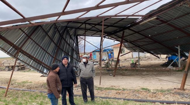 Çardağın Çatısı 20 Metre İleriye Uçtu