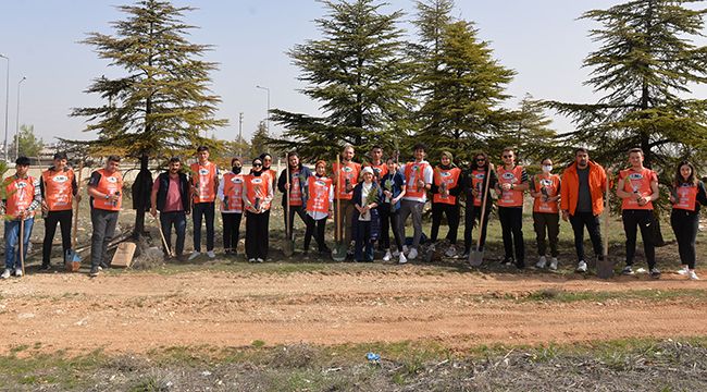 KMÜ'lü Öğrenciler Fidan Dikti