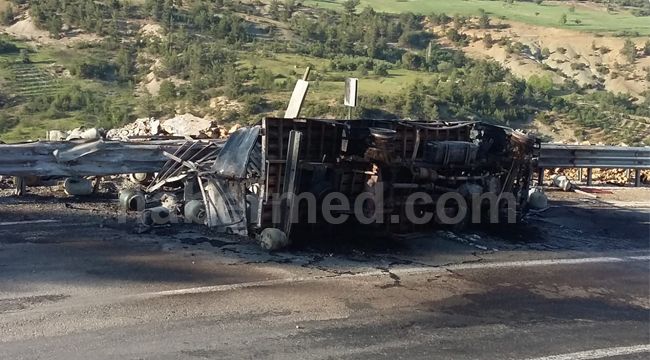 Yanan Kamyonetteki Tüpler Bomba Gibi Patladı