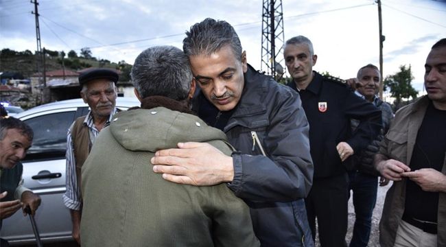Vali Akkoyun, Selde Eşini Kaybeden Kocaya Taziye Ziyaretinde Bulundu