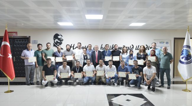 Enerji yöneticisi eğitimlerine katılan ilk kursiyerler sertifikalarını aldı 