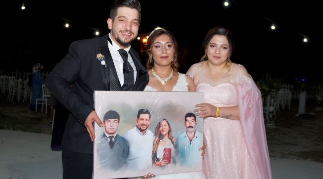 Düğünde gelin ve damadı ağlatan hediye