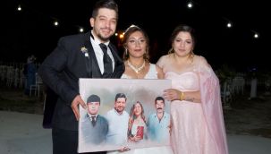 Düğünde gelin ve damadı ağlatan hediye