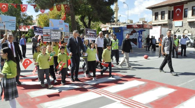  Karaman'da "Yayalara öncelik duruşu, hayata saygı duruşu" etkinliği düzenlendi