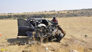 Tarlaya takla atan otomobil demir yığınına döndü: 2'si ağır 4 kişi yaralandı