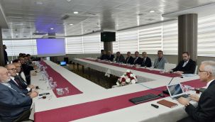 Rektör Karaman, dekan ve müdürlerle bir araya geldi