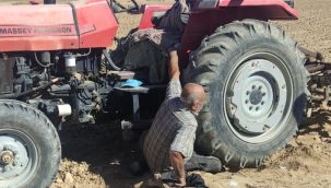 Traktörün altında kalan sürücüyü itfaiye kurtardı