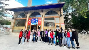 Yurtlarda kalan öğrencilere Karaman'ın tarihi yerleri gezdirildi 