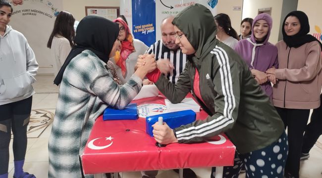  Karaman'da bilek güreşi turnuvası düzenlendi