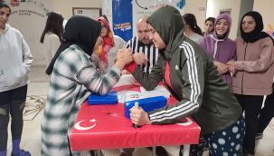  Karaman'da bilek güreşi turnuvası düzenlendi