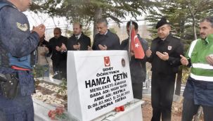 Karamanlı şehit öğretmen kabri başında dualarla anldı 