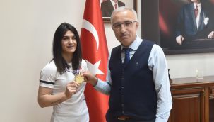 KMÜ'lü Zeynep Çelik'ten altın madalya 