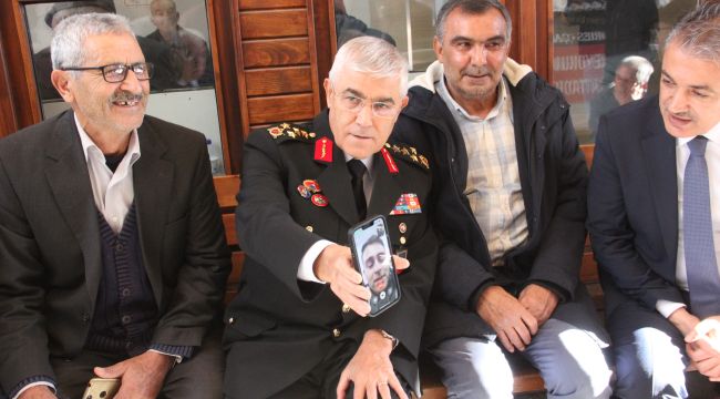 Jandarma Genel Komutanı Arif Çetin, dede ile asker torununu cep telefonu ile görüştürdü