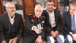 Jandarma Genel Komutanı Arif Çetin, dede ile asker torununu cep telefonu ile görüştürdü