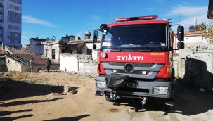Karaman'da metruk bir evde çıkan yangın büyümeden söndürüldü 