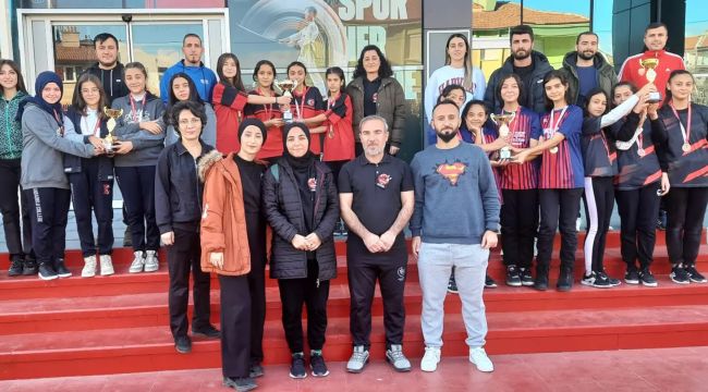 Karaman'da yıldızlar dart turnuvası sona erdi
