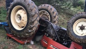 Kullandığı traktörün altında can verdi 