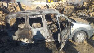 Depo yangınında tarım aletleri ile hafif ticari araç demir yığınına döndü