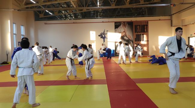 Karaman'da 250 sporcu judo ortak çalışma kapında buluştu