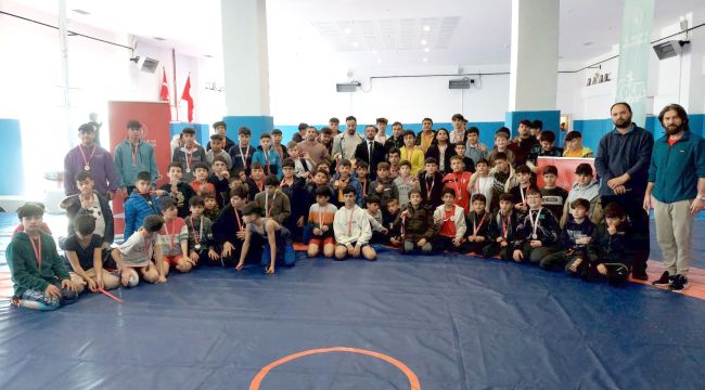 Karaman'da okul sporları güreş müsabakaları sona erdi