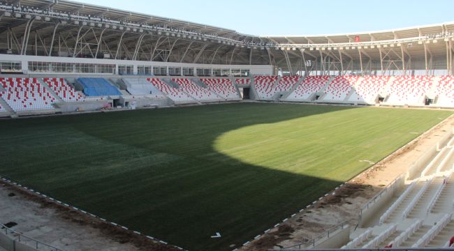 Karaman'ın yeni şehir stadyumunda çim serme işlemi de tamamlandı