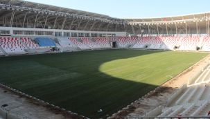 Karaman'ın yeni şehir stadyumunda çim serme işlemi de tamamlandı