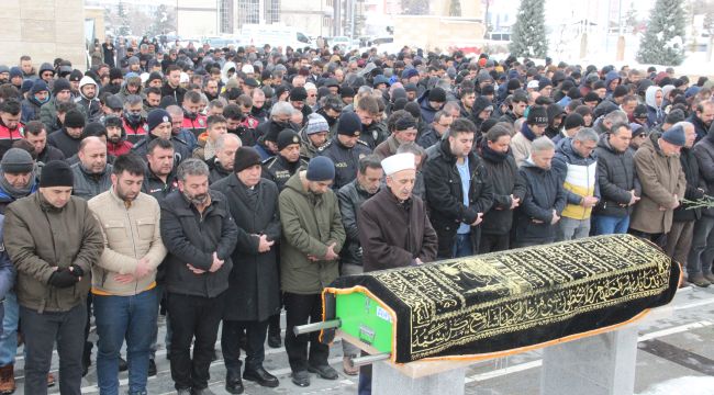 Depremde hayatını kaybeden Karamanlı genç kadın toprağa verildi