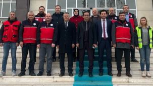 Karaman'da gönüllü öğretmenlerden oluşan eğitim ekibi Hatay'a gitti