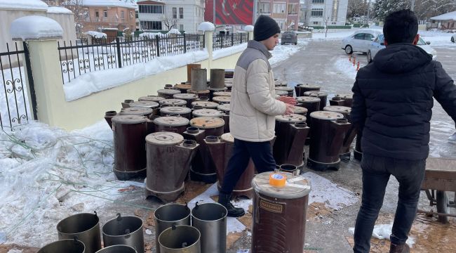 Karaman'dan deprem bölgesine soba ve ekmek yardımı
