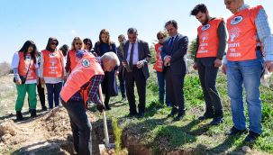 KMÜ'de depremde hayatını kaybeden öğrenciler anısına fidan dikildi