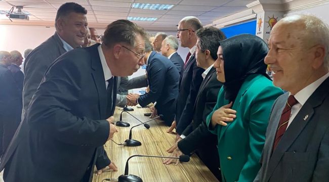 AK Parti'de bayramlaşma programına partililer yoğun ilgi gösterdi 